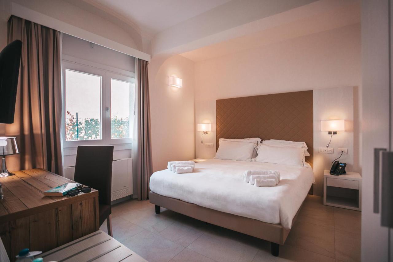 Hotel Moresco Санта-Тереза-Галлура Екстер'єр фото